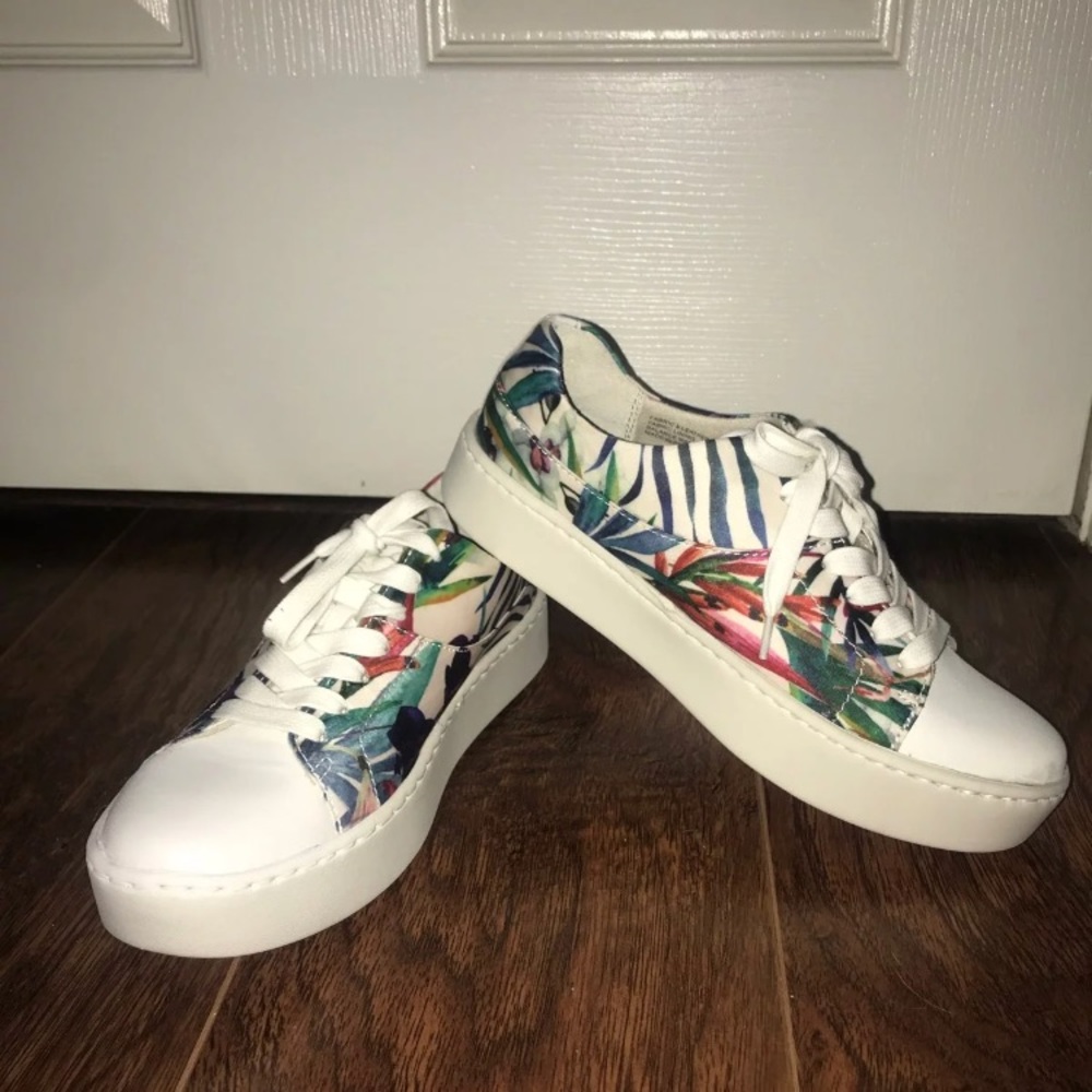 Born Women’s Sneakers!!
